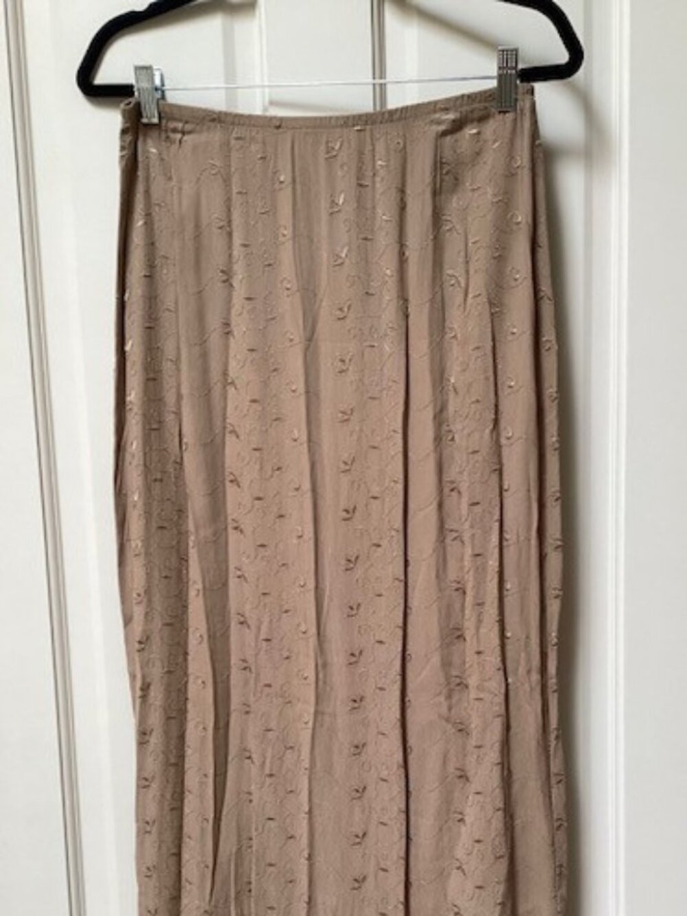Harlow brown embroidered maxi skirt, size large but fits like a MEDIUM